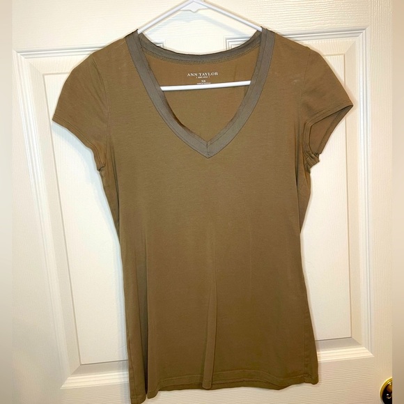 Ann Taylor Olive V-Neck Short Sleeve Tee – XS - Picture 2 of 8